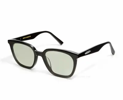 Kính mát Gentle Monster Lilit 01 (K)