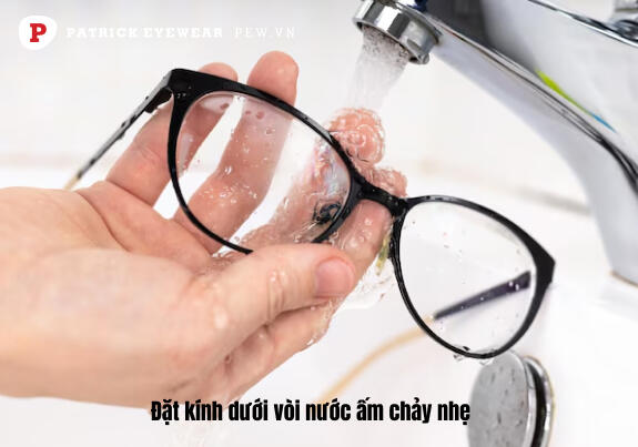 cách vệ sinh kính RayBan chính hãng