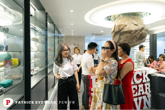 Cách chọn kính râm chống tia UV chuẩn