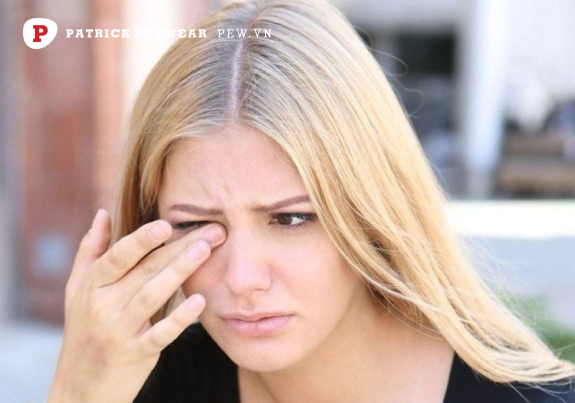 Đau ở đuôi mắt phải: Nguyên nhân và cách điều trị