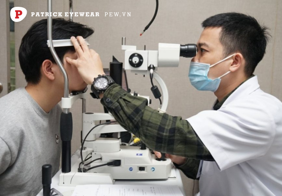 Đau ở đuôi mắt phải khi nào nên đi khám bác sĩ