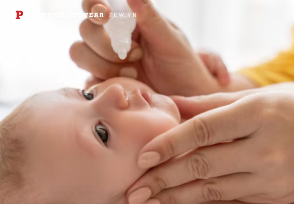Mắt trẻ sơ sinh bị ghèn vàng có đáng lo ngại không
