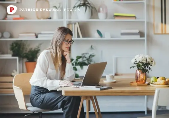 Độ sáng màn hình máy tính bao nhiêu tốt cho mắt