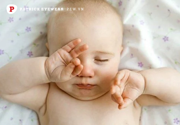 Viêm kết mạc mắt ở trẻ sơ sinh có nguy hiểm không, bao lâu khỏi