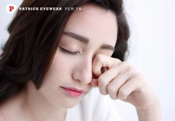 ngứa mắt trái theo giờ là điềm gì Ngứa mắt trái là điềm gì, ngứa theo giờ có nguy hiểm không