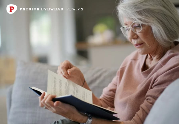 Lưu ý khi dùng thuốc nhỏ mắt cho người già 6 thuốc nhỏ mắt cho người già giảm khô và mỏi mắt hiệu quả