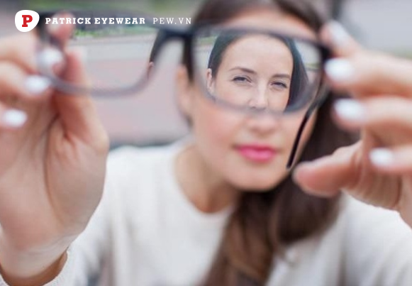 cận thị lệch là gì Cận thị lệch: Nguyên nhân và cách điều trị