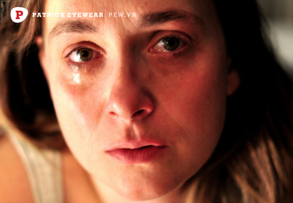 Mắt bị sưng húp phải làm sao