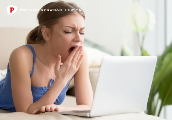 Mắt bị sưng húp phải làm sao