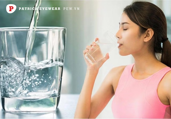 Mắt bị sưng húp phải làm sao