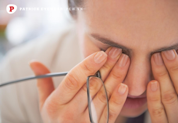 Cận 1.5 độ nặng hay nhẹ, có nên đeo kính thường xuyên không