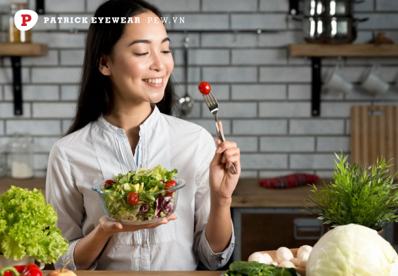 Cận 1.5 độ nặng hay nhẹ, có nên đeo kính thường xuyên không