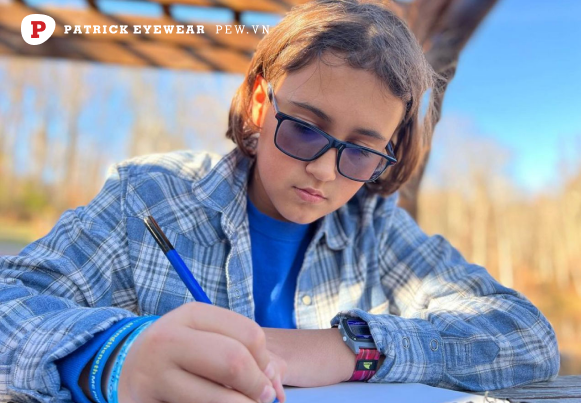 Tròng kính chống phản quang: Giảm chói và bảo vệ mắt tối ưu