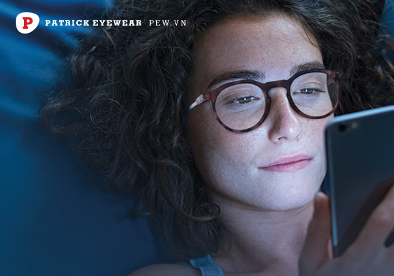 Tròng kính chống phản quang: Giảm chói và bảo vệ mắt tối ưu