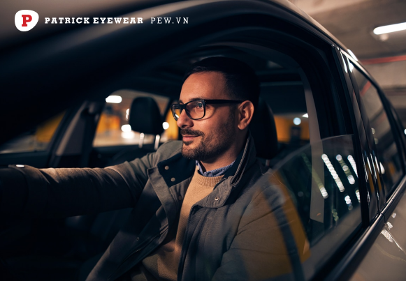 Tròng kính chống phản quang: Giảm chói và bảo vệ mắt tối ưu